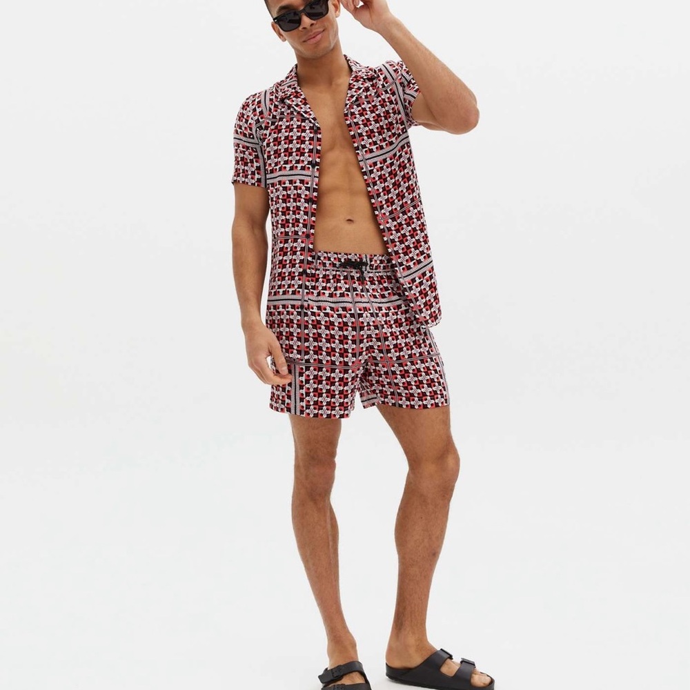 New Look Red Geometric Scarf Print Shorts NWT